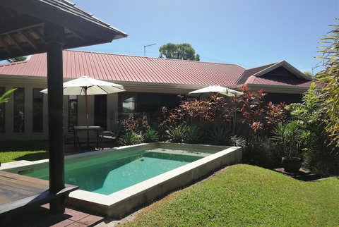 Latania Luxury Villas - Accommodation QLD 4