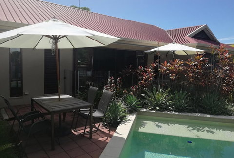 Latania Luxury Villas - Accommodation QLD 6