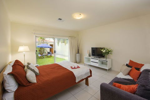 Adelaide Luxury Beach House - Accommodation QLD 1
