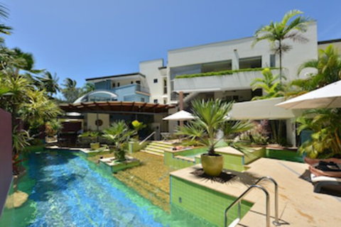 Seascape Holidays - Peninsula Apartments - Accommodation QLD 0