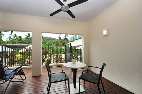 Seascape Holidays - Peninsula Apartments - Accommodation QLD 3
