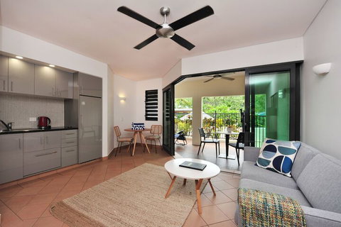 Seascape Holidays - Peninsula Apartments - Accommodation QLD 1