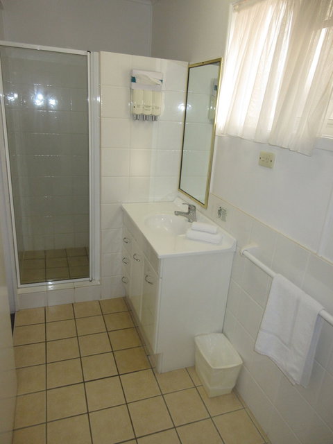 Riviera On Ruthven Motel - Accommodation QLD 4