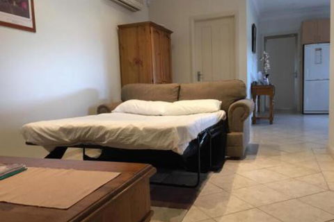 Robin Hill Retreat - Accommodation QLD 4