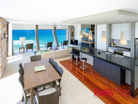 20 Arakoon Crescent - Accommodation QLD 3