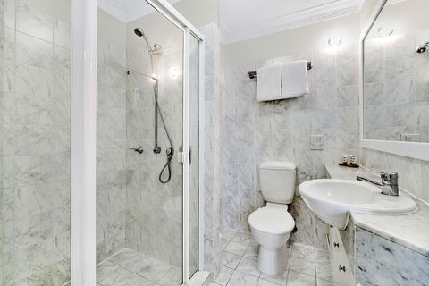 ULTIQA Rothbury Hotel - Accommodation QLD 4