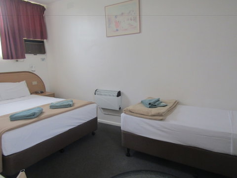 Twin City Motor Inn - Accommodation QLD 3