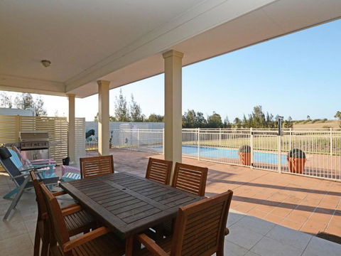 Silver Springs (4br) Cottage With Wifi Views Olives & Space . Fireplace Views Olives & Space - Accommodation QLD 2