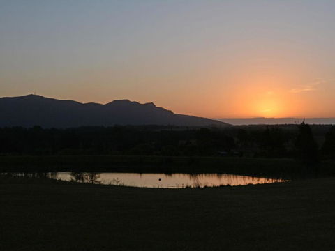 Silver Springs (4br) Cottage With Wifi Views Olives & Space . Fireplace Views Olives & Space - Accommodation QLD 5