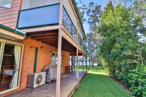 Kingfisher LakeHouse - Accommodation QLD 1