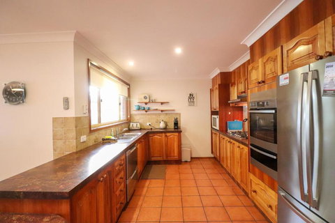 Kingfisher LakeHouse - Accommodation QLD 5