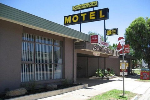 Sanctuary Park Motel - Accommodation QLD 3