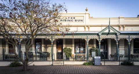 The Rising Sun Hotel - Accommodation QLD 2