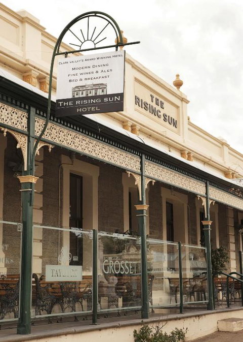 The Rising Sun Hotel - Accommodation QLD 1