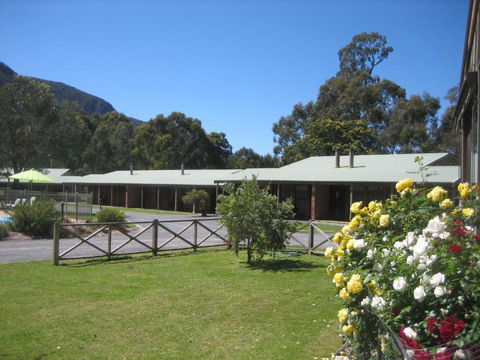 Halls Gap Log Cabins - Accommodation QLD 3