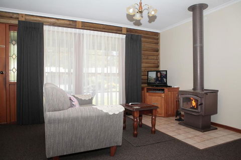 Halls Gap Log Cabins - Accommodation QLD 2