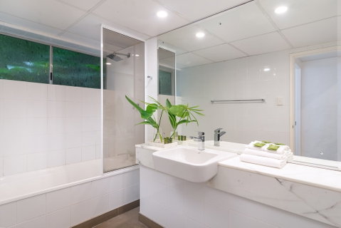 Seascape Holidays - Club Tropical Apts - Accommodation QLD 3
