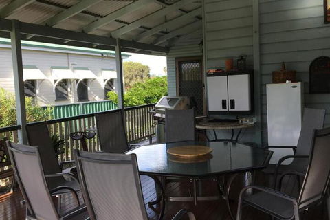Pitstop Lodge Guesthouse B & B - Accommodation QLD 5
