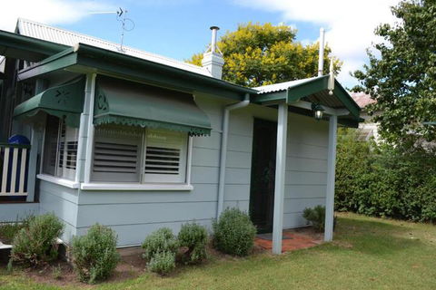 Pitstop Lodge Guesthouse B & B - Accommodation QLD 4