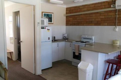 Sundial Holiday Units - Accommodation QLD 4