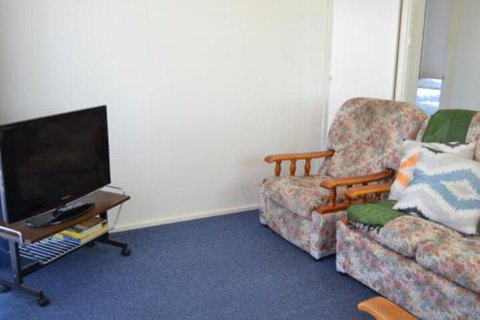 Sundial Holiday Units - Accommodation QLD 3