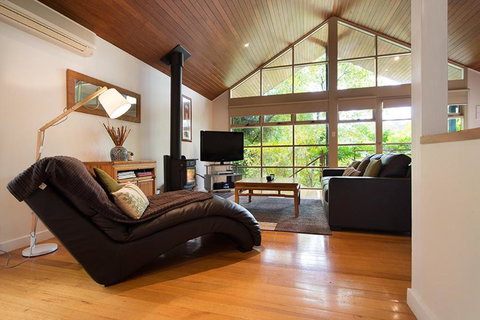 Romantic Treehouse Getaway - Accommodation QLD 6