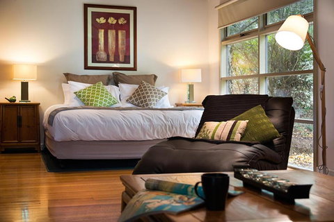 Romantic Treehouse Getaway - Accommodation QLD 1