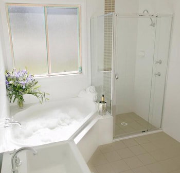Nightingale Luxury Villas - Accommodation QLD 5