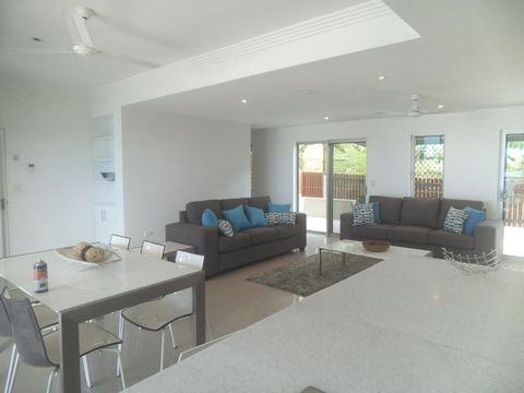 Island Villas & Apartments - Accommodation QLD 6