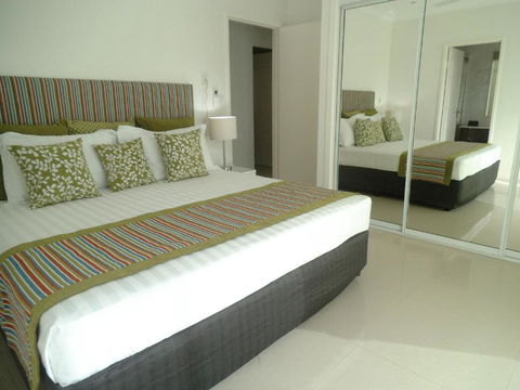 Island Villas & Apartments - Accommodation QLD 2