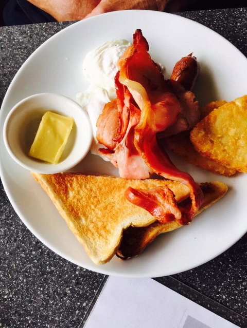 The Pool Cafe - Accommodation QLD 6