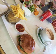 Supreme Bar and Restaurant - Accommodation QLD