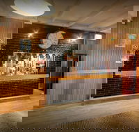 Lake Macquarie Hotel - Accommodation QLD