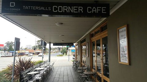 The Corner Cafe -Tatts Pub - Accommodation QLD 0