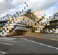 Horse and Jockey Hotel - Accommodation QLD