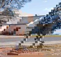 Pretty Pine Hotel - Accommodation QLD