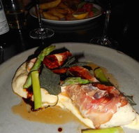 Belluci's Manuka - Accommodation QLD