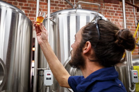 Two Heads Brewing - Accommodation QLD 1
