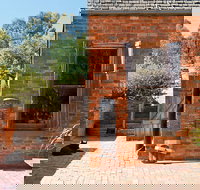 Sally's Paddock at Redbank Winery - Accommodation QLD