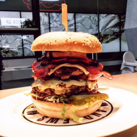 Andrew's Hamburgers - Albert Park - Accommodation QLD 0
