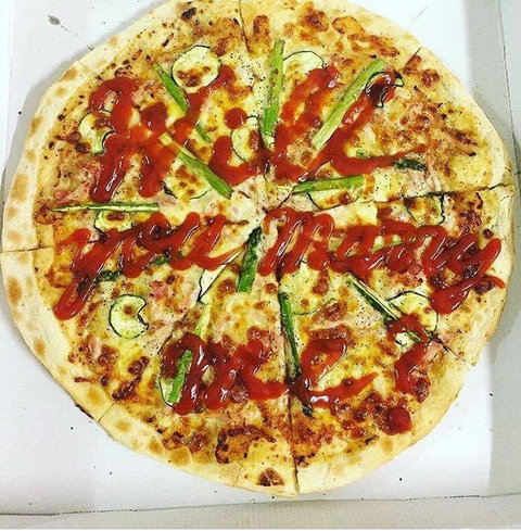Pizza Vs Burger - Accommodation QLD 0