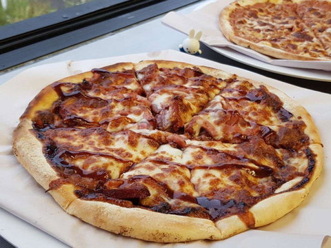 Queens Pizza - Accommodation QLD 0