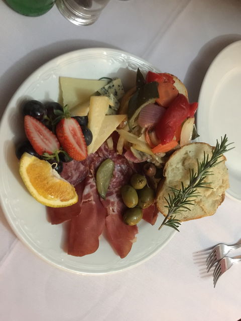 Anna's Restaurant - Accommodation QLD 2
