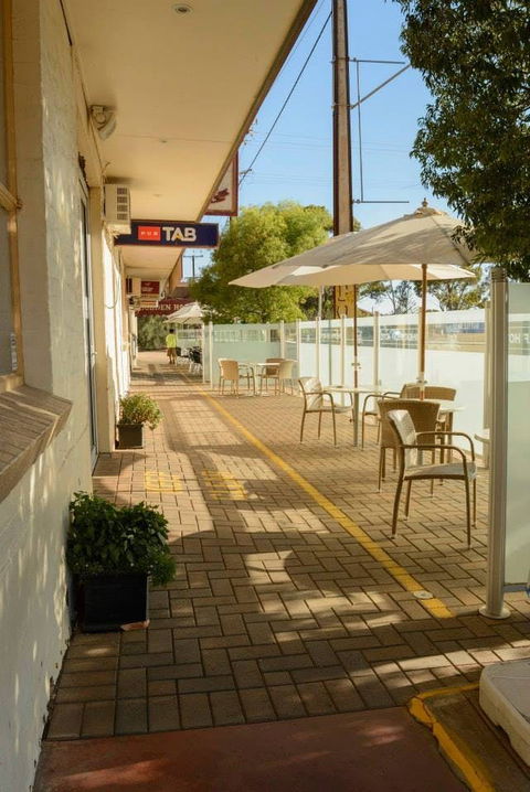 V Hotel - Accommodation QLD 0