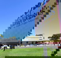 RedHeads Wine - Accommodation QLD