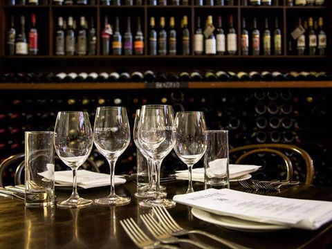 Wine Bank On View - Accommodation QLD 1