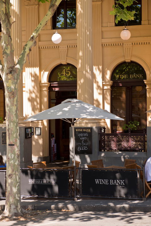 Wine Bank On View - Accommodation QLD 2