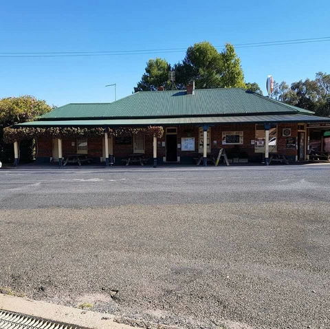 Wombat Hotel - Accommodation QLD 1
