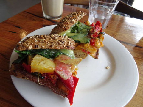 Grounded House - Accommodation QLD 0