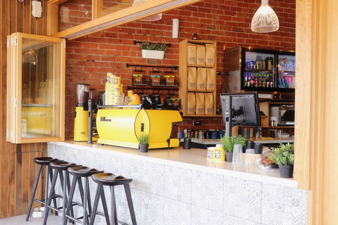 Le Roi Cafe - Accommodation QLD 0